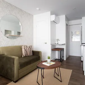 Golden Oasis With Yard View And Full Bath By Den , Montréal Canada